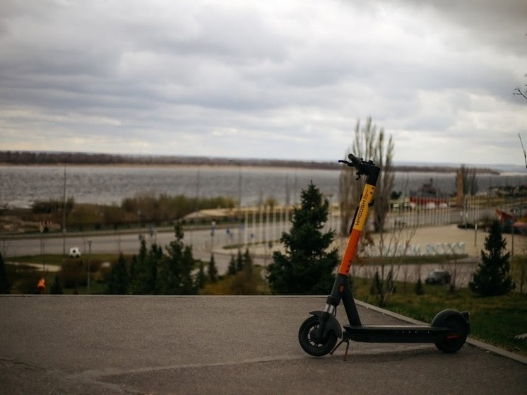  В Волгоградской области вечером иномарка сбила электросамокатчика