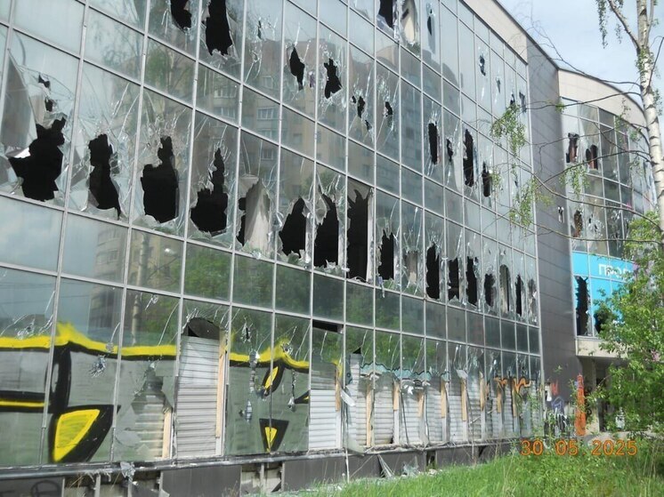 Прокуратура ограничила доступ в заброшенное здание ТЦ в Мурино