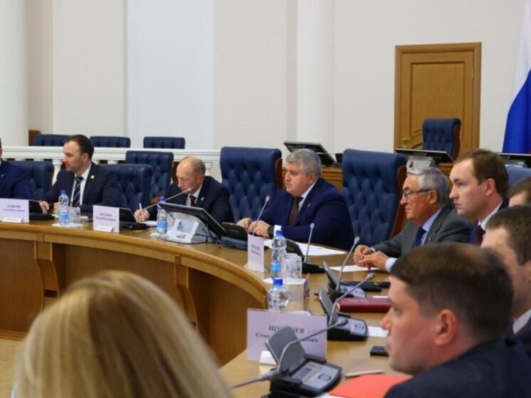 Детский летний отдых требует особого внимания к обеспечению безопасности. Об этом заявил врио губернатора Новгородской области Александр Дронов на совещании с членами регионального правительства, представителями подведомственных организаций и силовых структур, сообщает пресс-служба правительства региона.