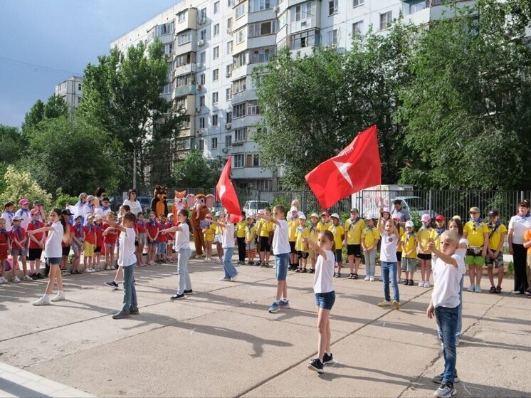 В астраханских школах открылись летние лагеря для детей