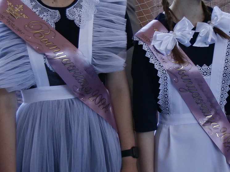 В носках пожаловавшейся на хамство школьницы из Перми нашли кучу шпаргалок