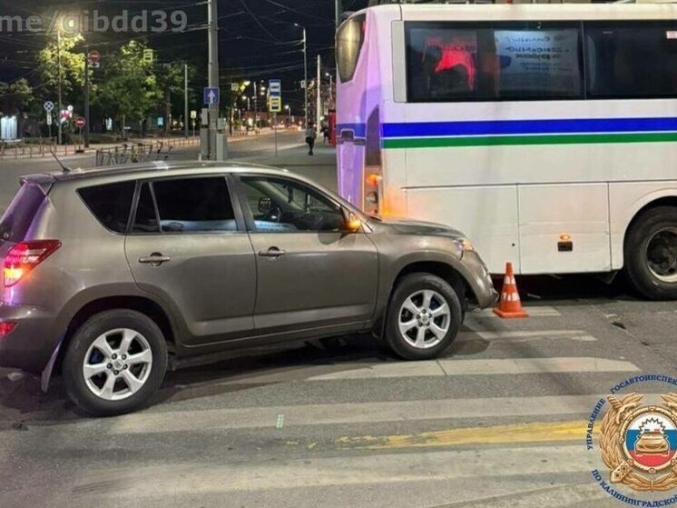 В Калининграде школьница на электросамокате попала под машину