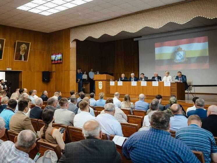 В понедельник, 2 июня, на совещании в Курской области подвели итоги весенней посевной кампании, сообщил в своём Telegram-канале временно исполняющий обязанности губернатора Александр Хинштейн