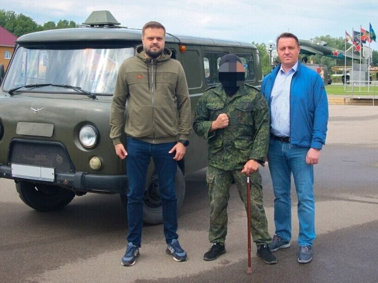 Смоленским участникам СВО передали специализированный транспорт для выполнения боевых задач