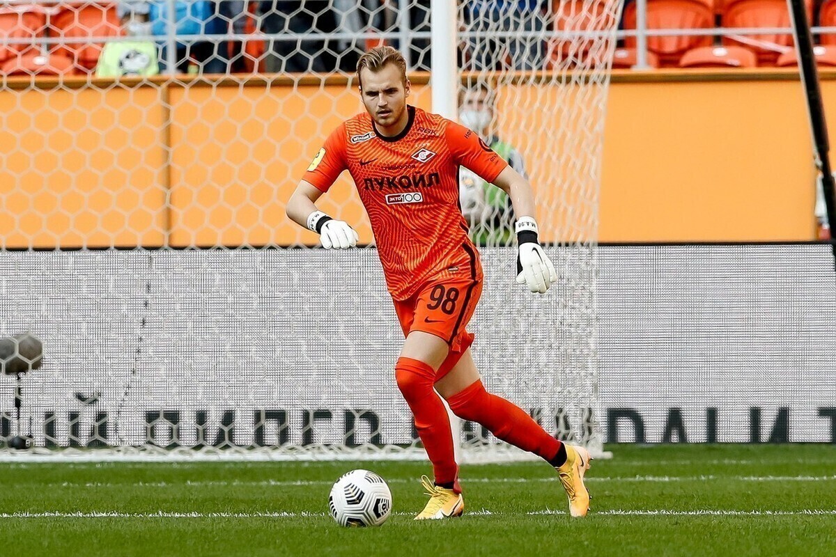 Голкипер «Спартака» Максименко перенес операцию на мениске