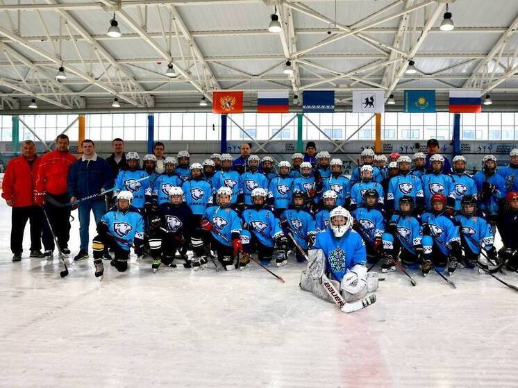 Vijfvoudig Russisch kampioen gaf masterclass voor jonge hockeyers uit Salekhard