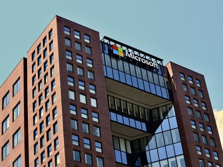 Bloomberg: Microsoft demitiu mais de 300 pessoas