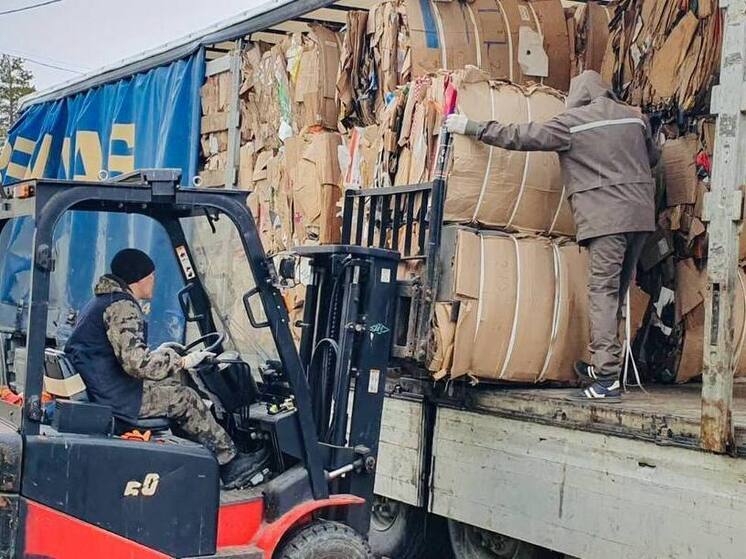 20 тонн картона отправили из Тарко-Сале на переработку в Свердловскую область