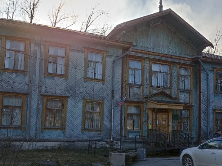 Волонтёры «Том Сойер Феста» начали восстановительные работы в историческом здании со шпилем в Сегеже