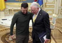 Владимир Зеленский как обычно с апломбом победителя сообщил, что диверсионная операция под названием «Паутина», в ходе которой были атакованы российские стратегические авиабазы, разрабатывалась в строжайшей тайне на протяжении полутора лет