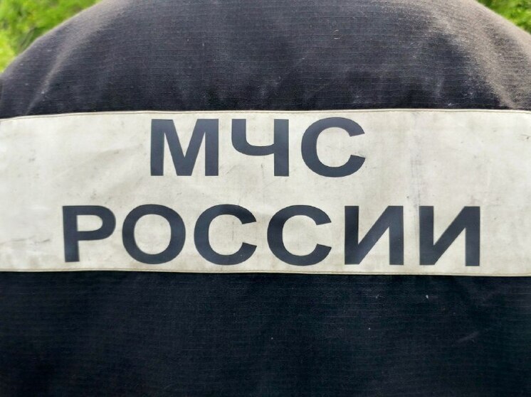 В Хабаровске загорелись складские помещения на проспекте 60-летия Октября