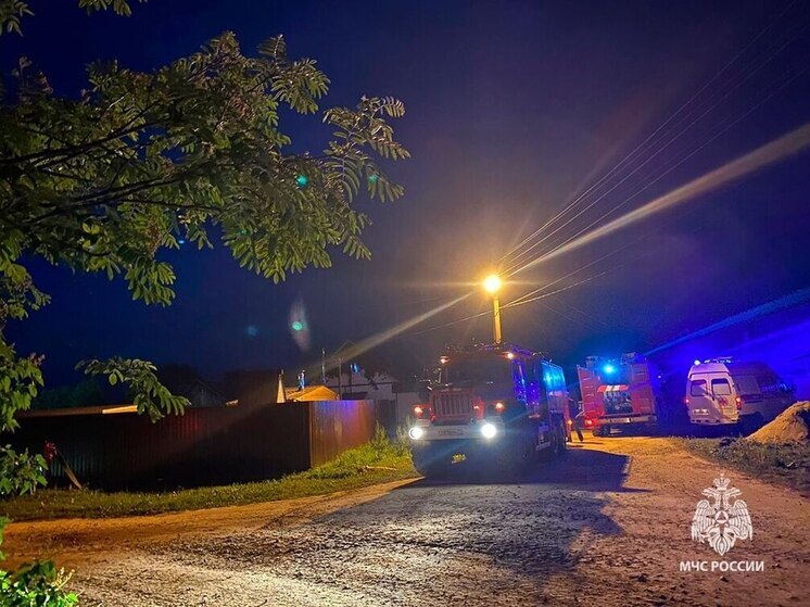 В Чекалине пожарные потушили огонь в жилом доме