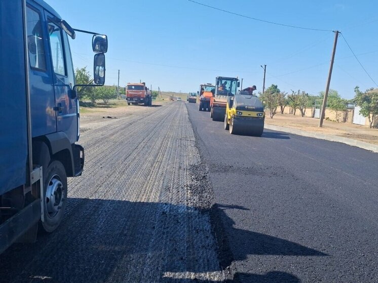 В Крыму ремонтируют участок дороги Новоселовское – Саки