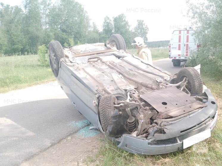 Человек пострадал при опрокидывании иномарки в деревне под Боровском