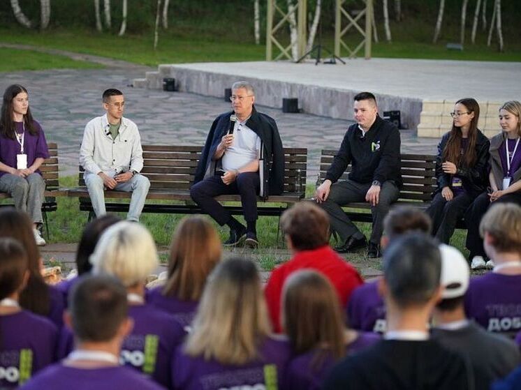 Глава Башкирии пообщался с участниками Лагеря волонтеров