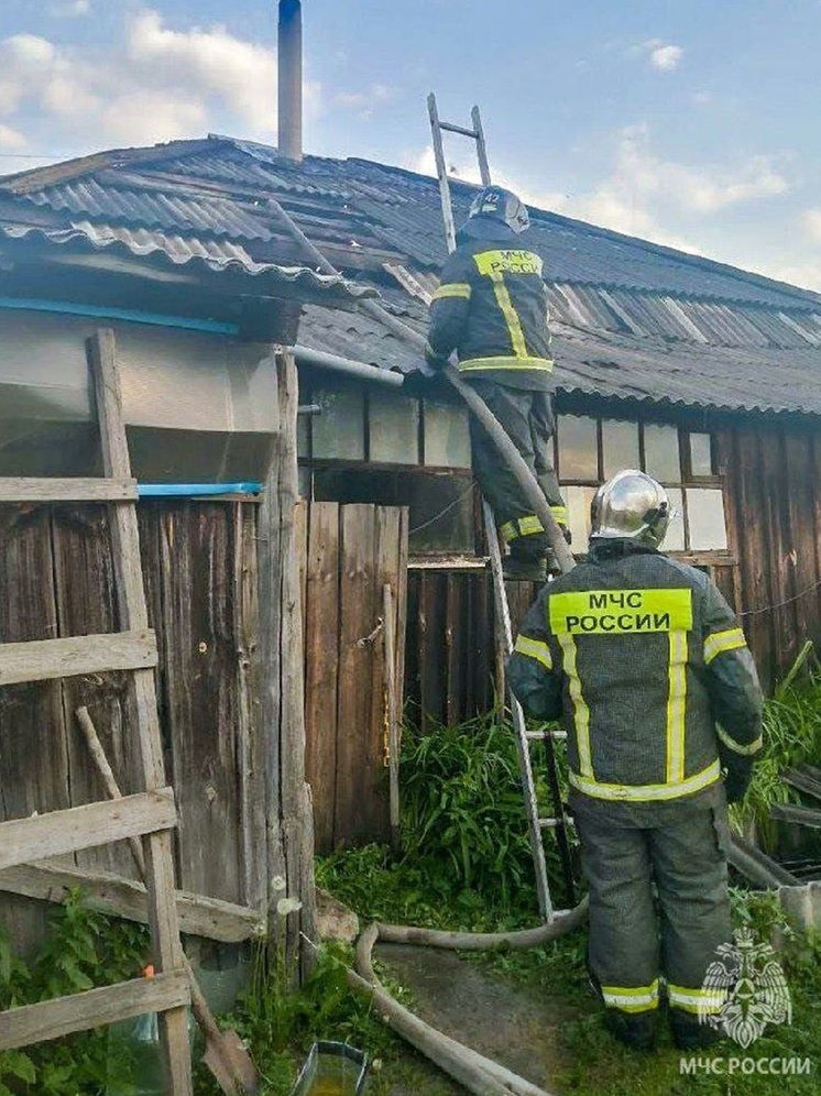 Супруги погибли при пожаре в частном доме в Зауралье