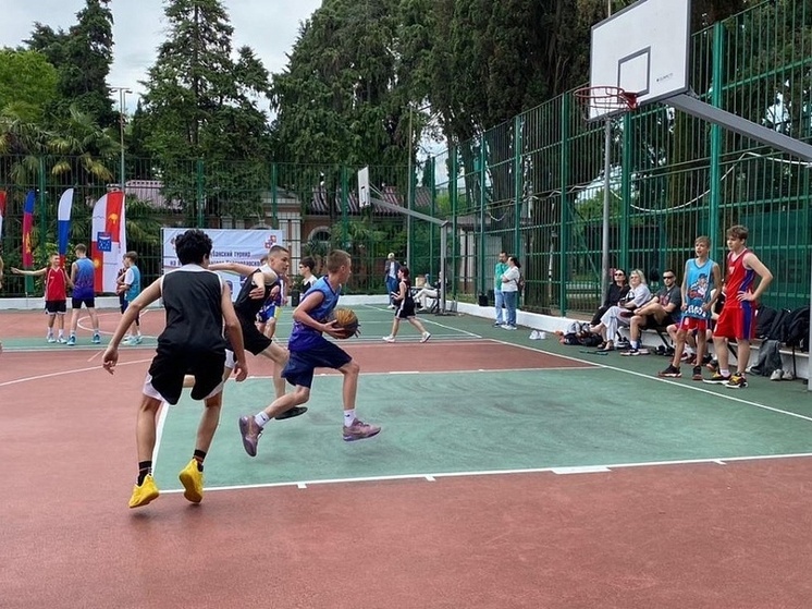 Юные баскетболисты сражаются в Сочи на Всекубанском турнире на Кубок губернатора