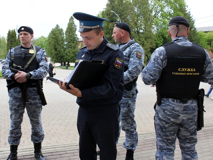 Смоленские судебные приставы помогли женщине вселиться в собственную квартиру