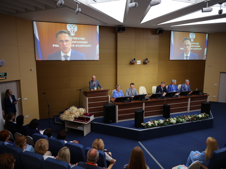 Андрей Бочаров вручил награды волгоградским донорам и врачам-трансплантологам