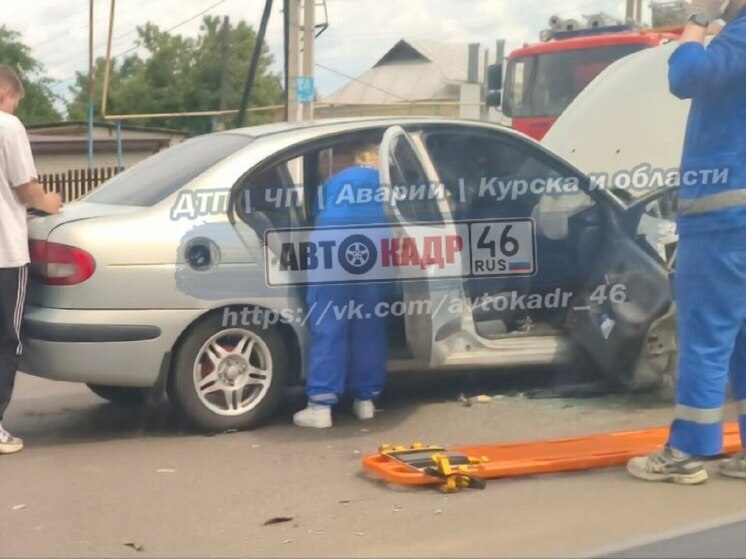 В курском посёлке Золотухино в массовом ДТП пострадала 38-летняя женщина