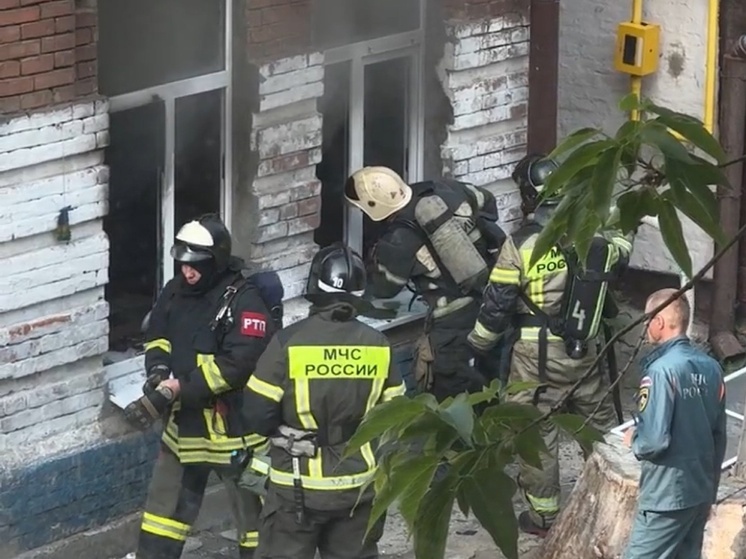 На Ереванской в Ростове произошел пожар в квартире, после чего эвакуировали 5 жильцов