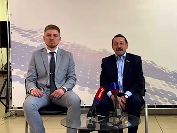 Жителям Сосенского пообещали починить лифты и поддержать завод