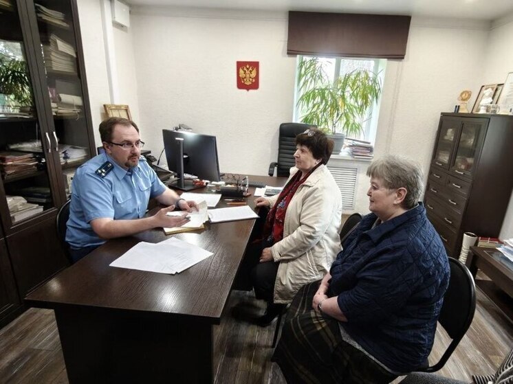 Прокурор по просьбе жителей Вистино проехал с ними на рейсовом автобусе