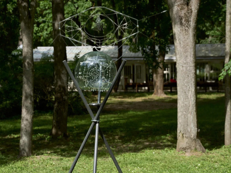 Вода как искусство: в «Архангельском» открылась выставка о границах стихии