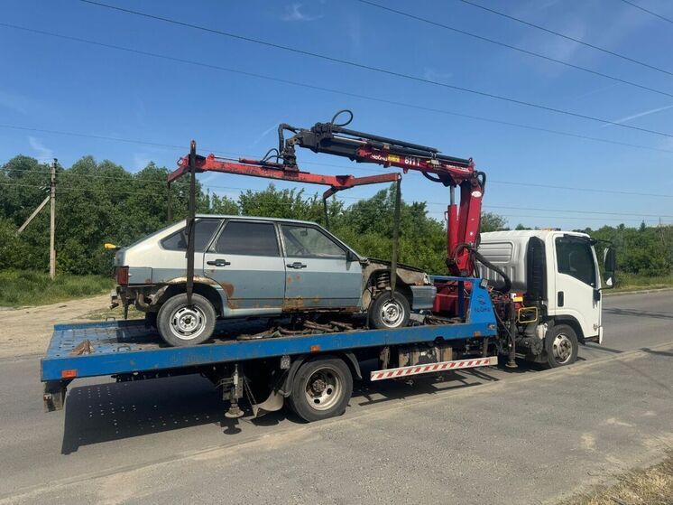 В Пензе с улицы Антонова убрали брошенный автомобиль после жалобы