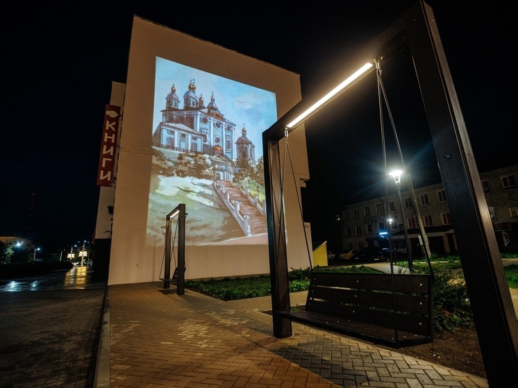 В центре Смоленска здание бывшего «Кугозора» украсила проекция с видами Успенского собора