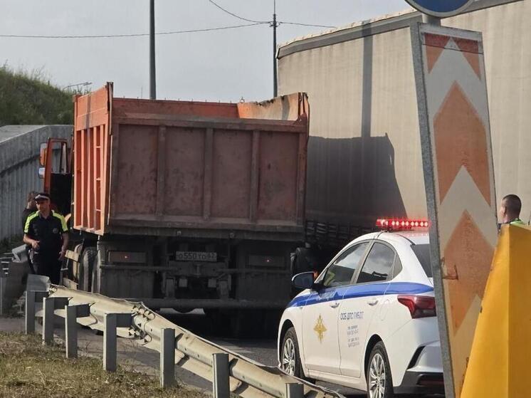 На Южной окружной дороге в Рязани произошло ДТП с грузовиком