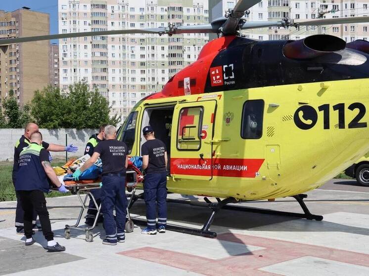 Двух пострадавших при атаках ВСУ курянок доставили санавиацией в Москву