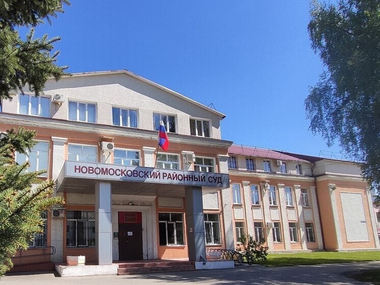 В Новомосковске продавец оштрафована за продажу алкоголя подростку
