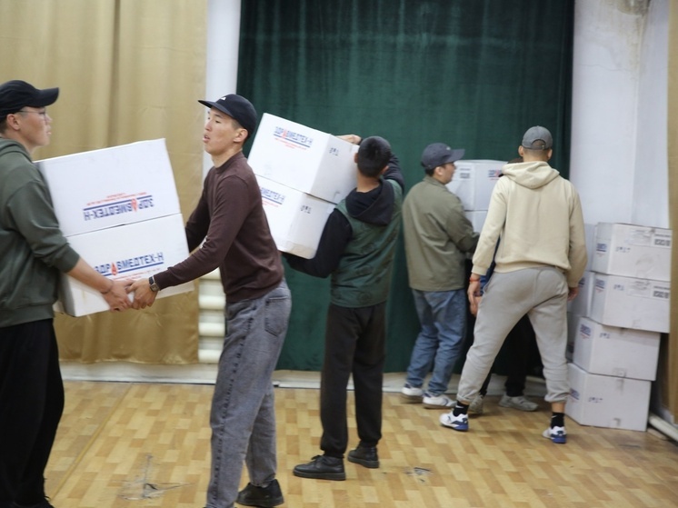 Студенты ТувГУ активно участвуют в сортировке гуманитарной помощи для зоны СВО
