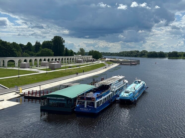 Между Великим Новгородом и Взвадом начало ходить крылатое судно «Восход»