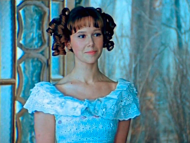 Она и есть принцесса, то есть символ женской чистоты, необыкновенного обаяния, ее воздушество