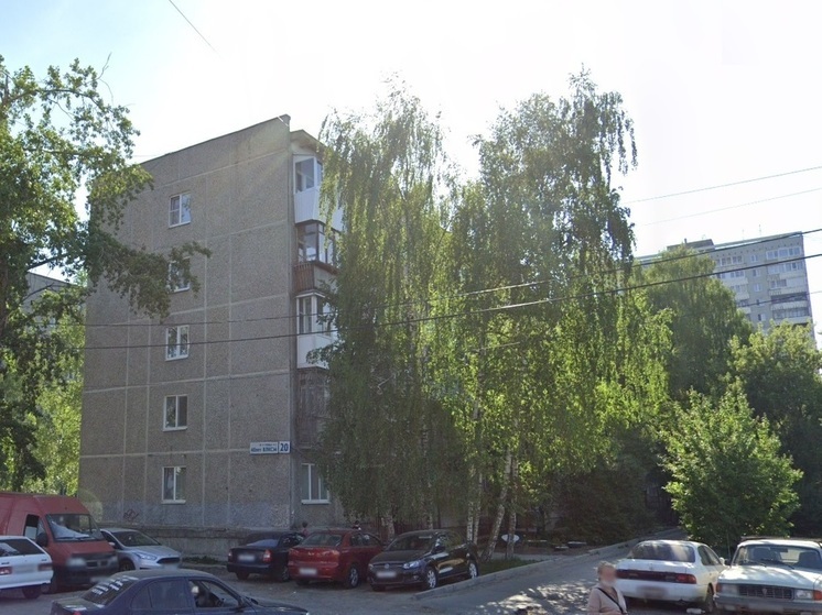 Коммунальный фонтан залил кипятком автомобили в Екатеринбурге