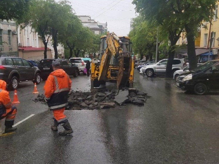 Движение по Фонтанной и Океанскому проспекту во Владивостоке затруднено - идут ремонтные работы