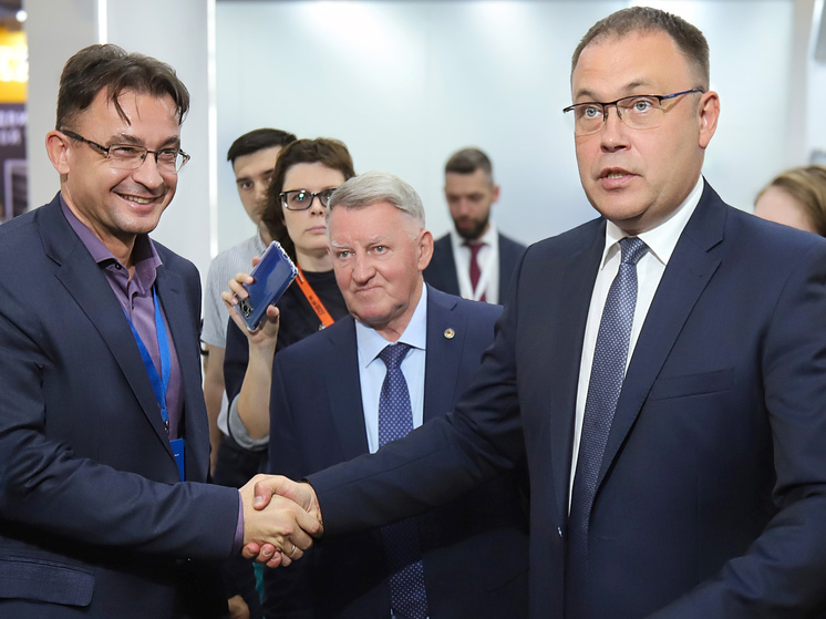 Производимые на заводе в Омске масла «Газпромнефть-СМ» будут использовать в новейших карьерных самосвалах