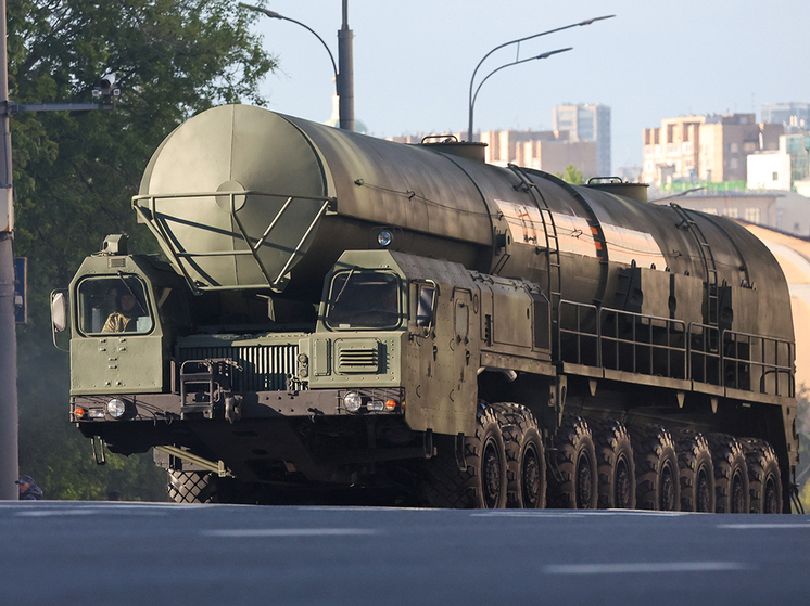 Российская Федерация, как предполагают некоторые западные эксперты, может пойти на применение тактического ядерного удара в ответ на атаки украинских сил по своим аэродромам