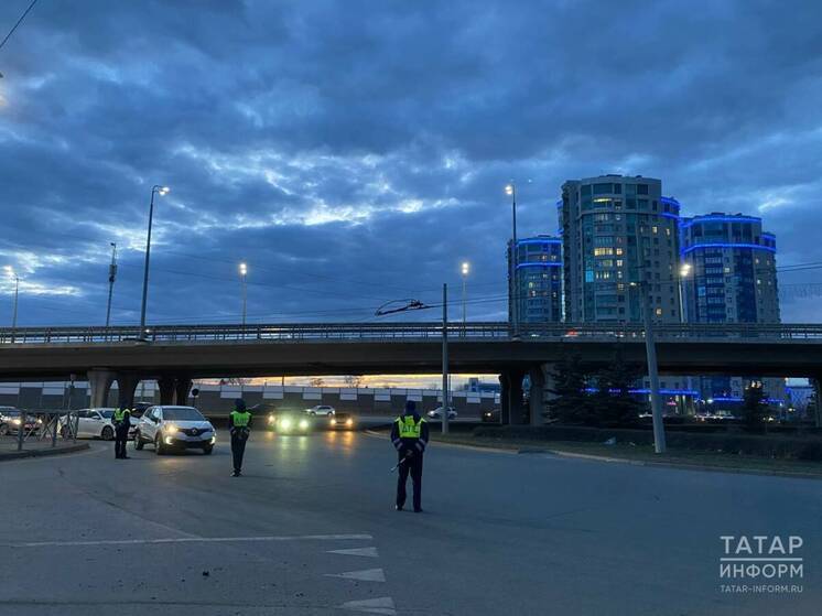 Татарстанцам автоинспекторы напомнили о ПДД при грозе и ветре