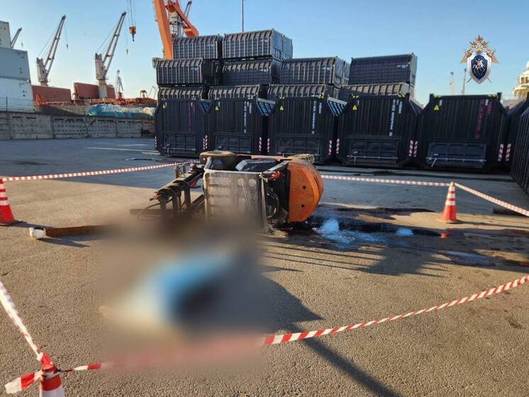 Следователи разбираются в причинах гибели рабочего в Петербурге