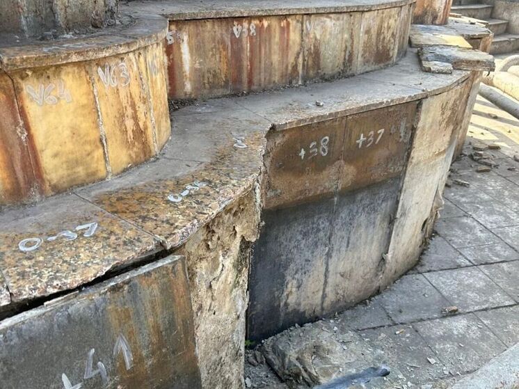 Вандалы серьезно повредили фонтан в Новокузнецке