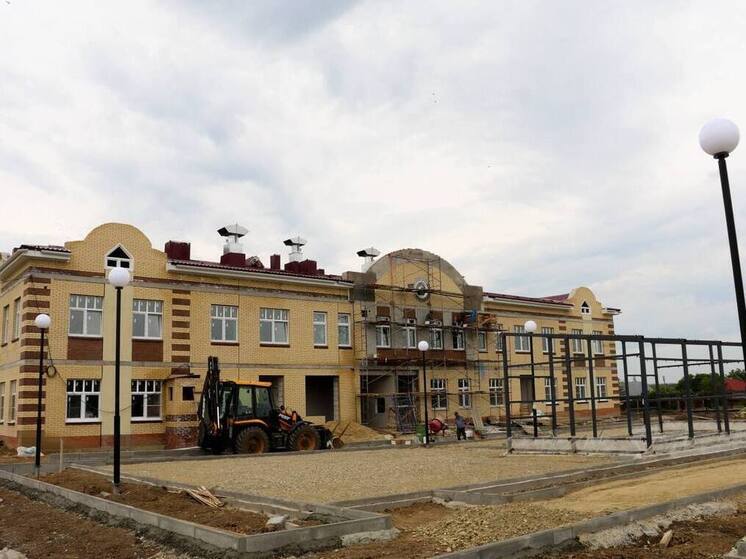 Прокуратура проверила ход строительства детского сада в станице Ловлинской