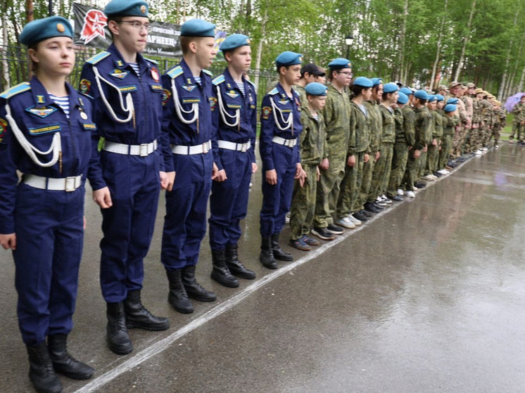 В Нягани открылся детский военно-патриотический лагерь «Юнармеец»