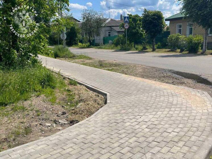 По требованию прокуратуры на дорогах Твери появился тротуар