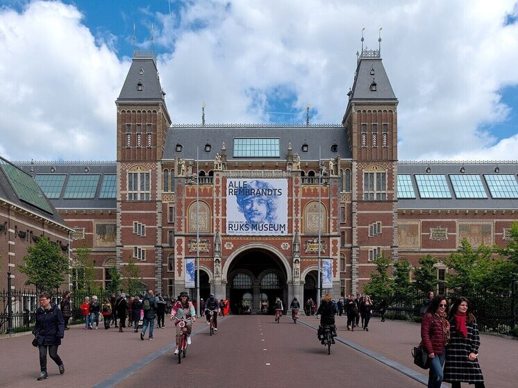 В музее Амстердама выставили 200-летний презерватив с эротическим изображением