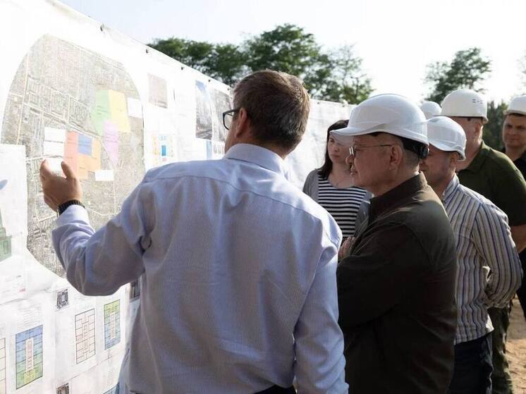 Ирек Файзуллин посетил строящийся медицинский комплекс в Запорожской области
