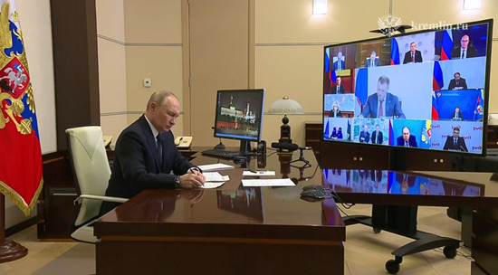 Путин провел видеоконференцию с членами Правительства: видео