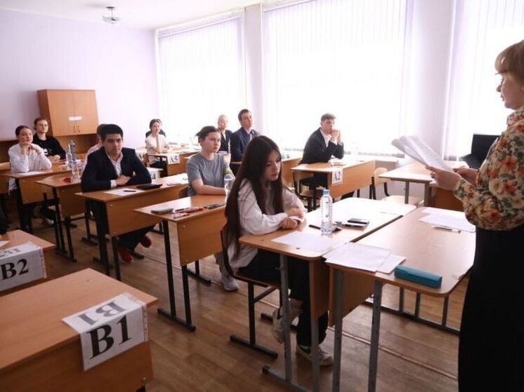 Радий Хабиров рассказал о рекордном числе стобалльников по химии